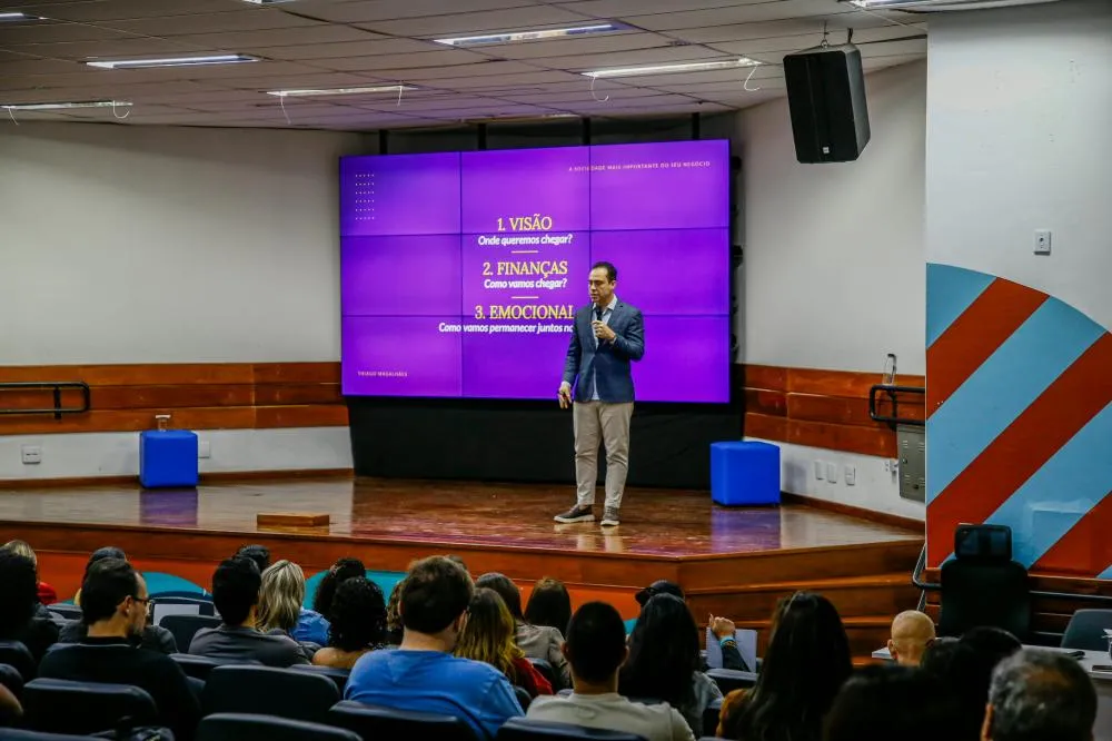 Thiago Magalhães fala sobre casamento e negócios durante encontro com empreendedores em Vila Velha